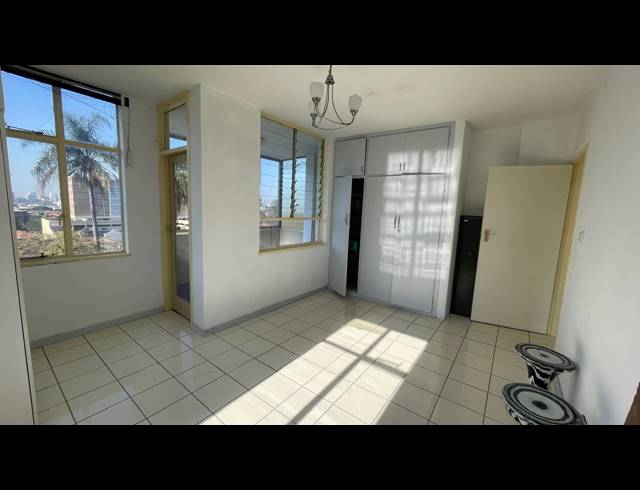 2.5 BEDROOM APARTMENT FOR SALE IN ESSENWOOD